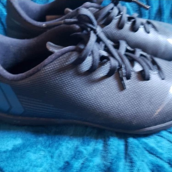 (Sold Marketplace) Nike Youth Turf Shoes, Size 6 - Picture 2 of 5